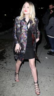 Dakota Fanning feet photo thumbnail