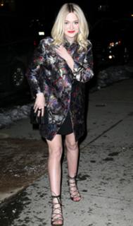 Dakota Fanning feet photo thumbnail