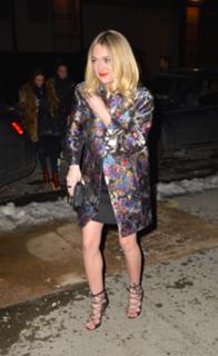 Dakota Fanning feet photo thumbnail