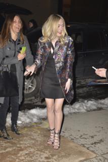 Dakota Fanning feet photo thumbnail