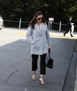 Jennifer Garner feet photo thumbnail
