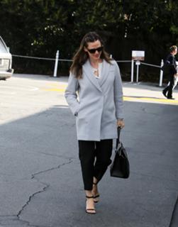 Jennifer Garner feet photo thumbnail