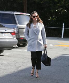 Jennifer Garner feet photo thumbnail