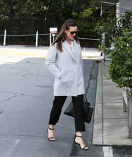 Jennifer Garner feet photo thumbnail