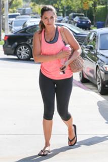Kelly Brook feet photo thumbnail
