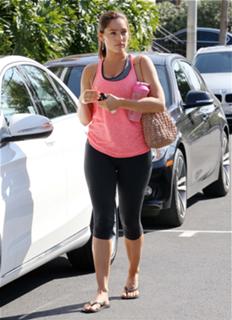 Kelly Brook feet photo thumbnail