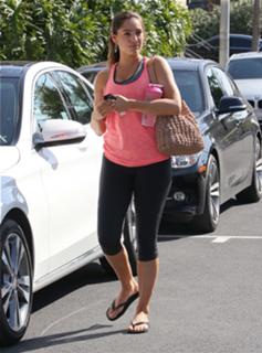 Kelly Brook feet photo thumbnail