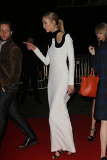 Karlie Kloss feet photo thumbnail