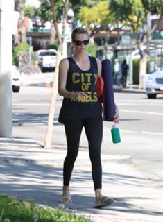 Charlize Theron feet photo thumbnail