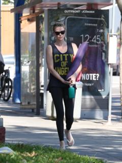 Charlize Theron feet photo thumbnail