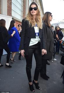 Doutzen Kroes feet photo thumbnail