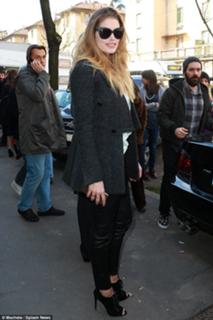 Doutzen Kroes feet photo thumbnail