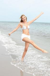 Martha Hunt feet photo thumbnail