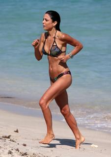Bethenny Frankel feet photo thumbnail