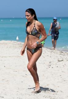 Bethenny Frankel feet photo thumbnail