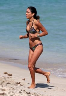 Bethenny Frankel feet photo thumbnail