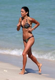 Bethenny Frankel feet photo thumbnail