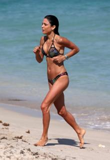 Bethenny Frankel feet photo thumbnail