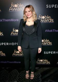 Kristen Bell feet photo thumbnail