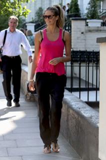 Elle Macpherson feet photo thumbnail