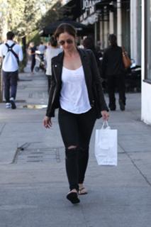 Minka Kelly feet photo thumbnail