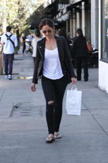 Minka Kelly feet photo thumbnail