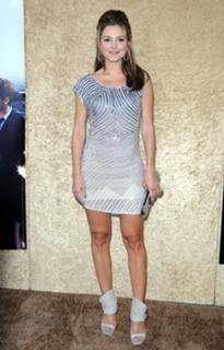 Maria Menounos feet photo thumbnail
