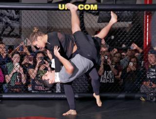 Ronda Rousey feet photo thumbnail
