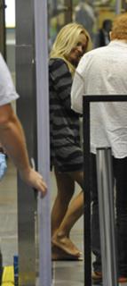 Pamela Anderson feet photo thumbnail