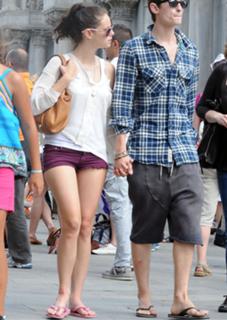 Kaya Scodelario feet photo thumbnail
