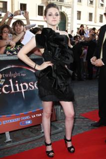 Kristen Stewart feet photo thumbnail