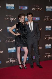 Kristen Stewart feet photo thumbnail