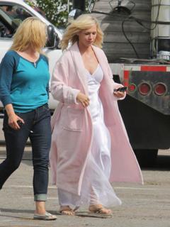 Jennie Garth feet photo thumbnail