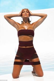 Nicole Scherzinger feet photo thumbnail