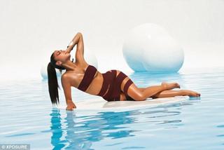Nicole Scherzinger feet photo thumbnail