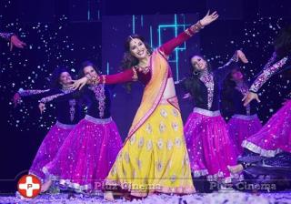 Madhuri Dixit feet photo thumbnail