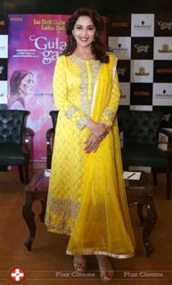 Madhuri Dixit feet photo thumbnail
