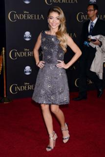 Sarah Hyland feet photo thumbnail