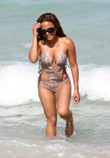 Christina Milian feet photo thumbnail