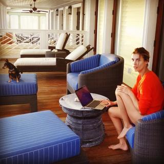 Elisabetta Canalis feet photo thumbnail