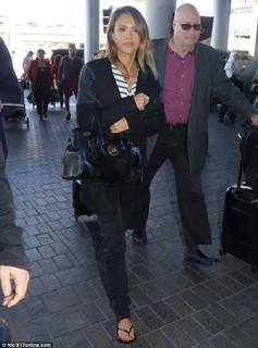 Jessica Alba feet photo thumbnail