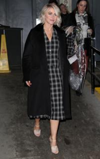 Julianne Hough feet photo thumbnail