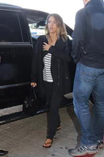 Jessica Alba feet photo thumbnail