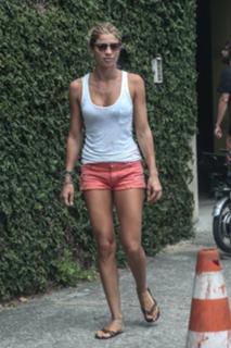 Grazi Massafera feet photo thumbnail