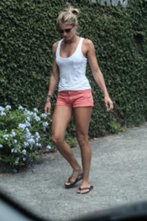 Grazi Massafera feet photo thumbnail