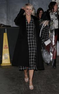 Julianne Hough feet photo thumbnail