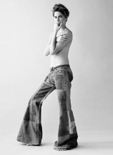 Shailene Woodley feet photo thumbnail