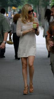 Kate Hudson feet photo thumbnail