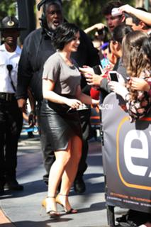 Demi Lovato feet photo thumbnail