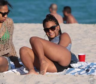 Christina Milian feet photo thumbnail
